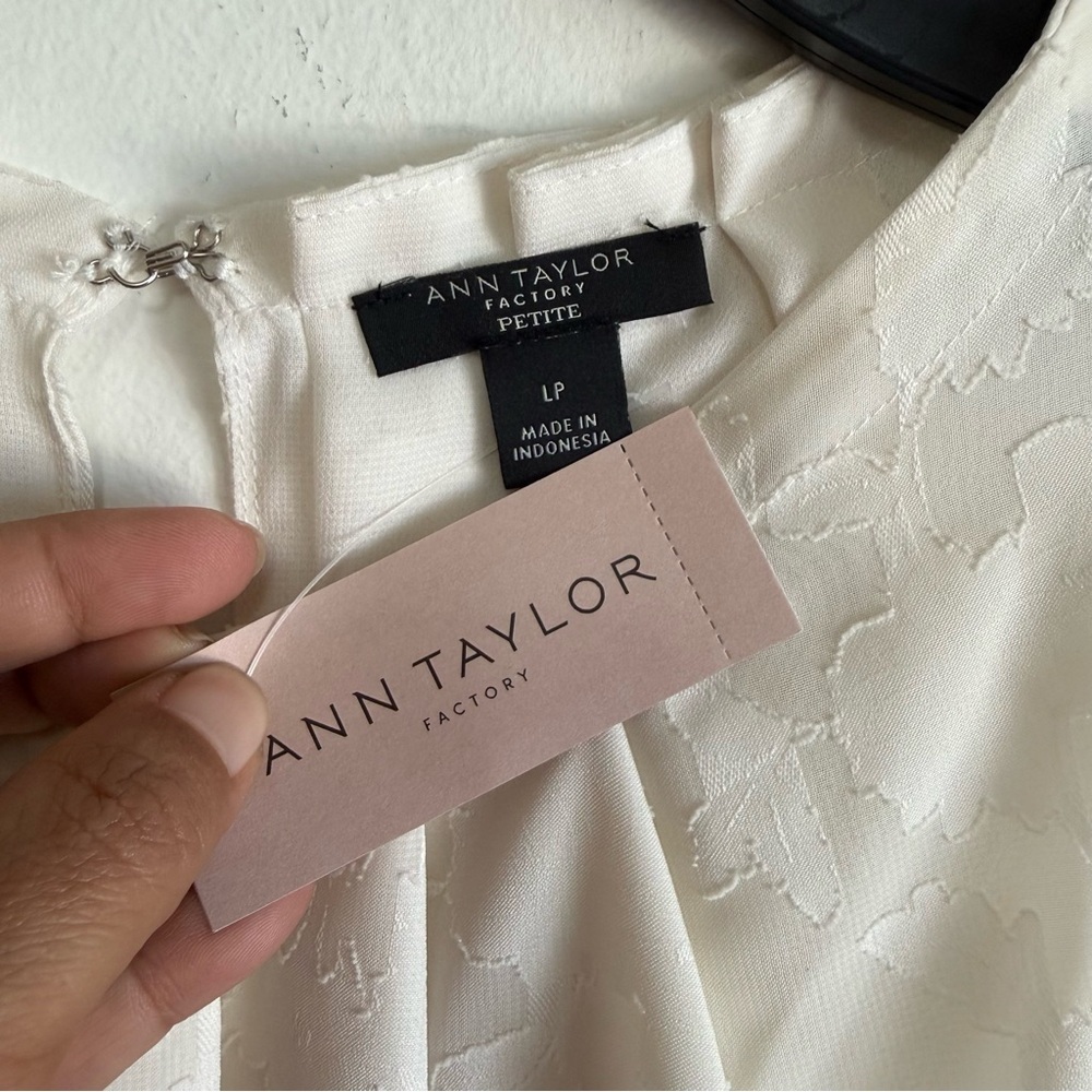 Ann Taylor Factory Ivory Floral Burnout Pleated Blouse Petite Large NWT - Picture 4 of 8